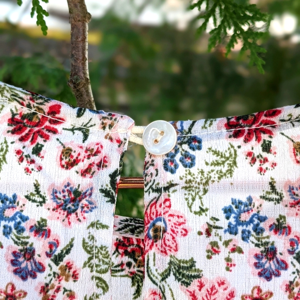 Small Prairie Floral Modest Knee Length Dress - Picture 7 of 8